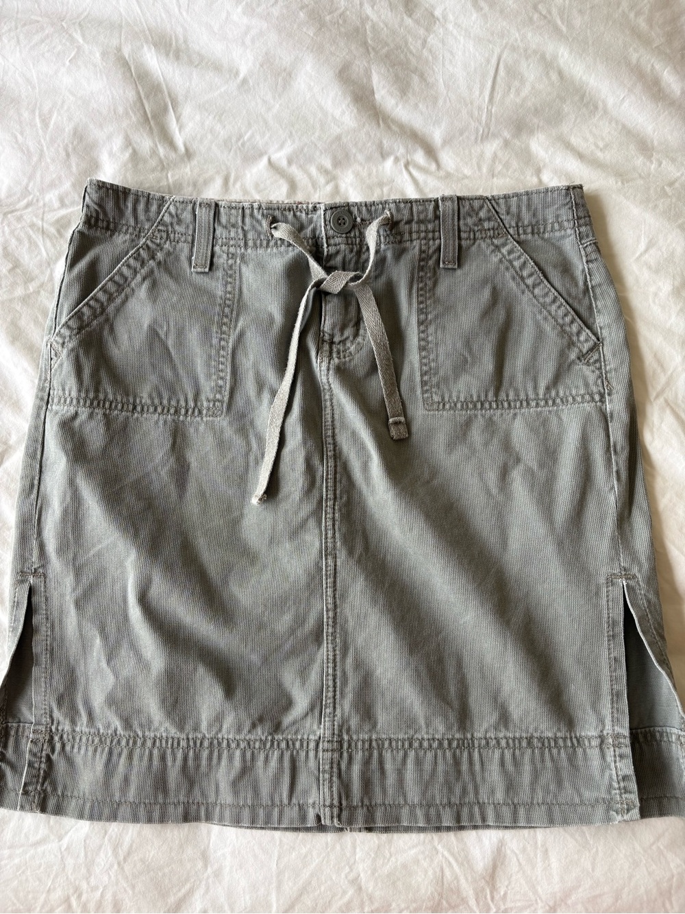 Casual Drawstring Utility Skirt in Olive Green Super Cute! Good condition
